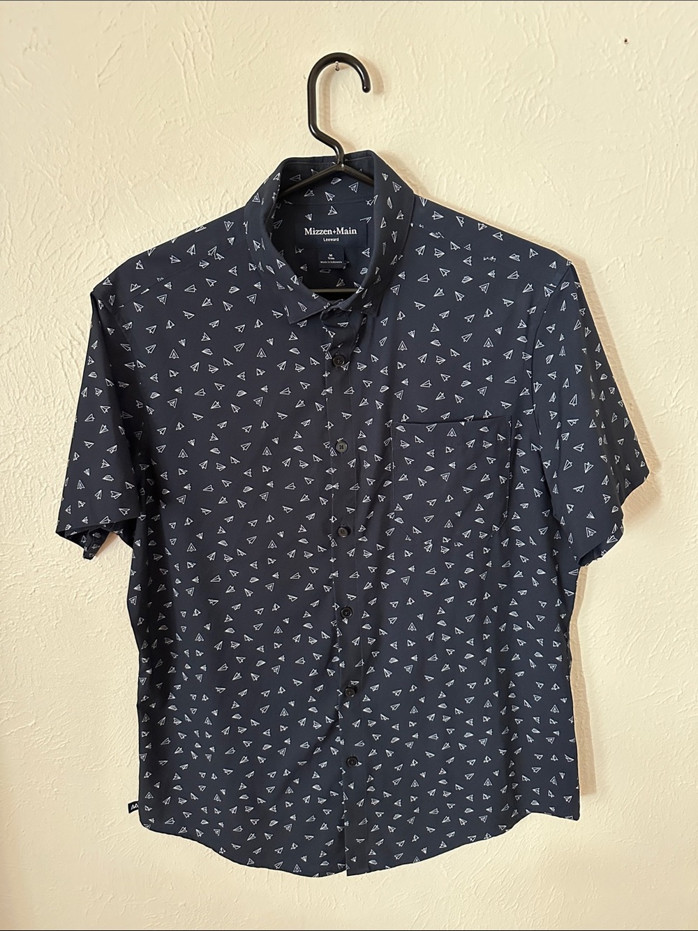 Mizzen+Main Navy Short-Sleeve Button-Up with Light Blue Paper Airplane Print